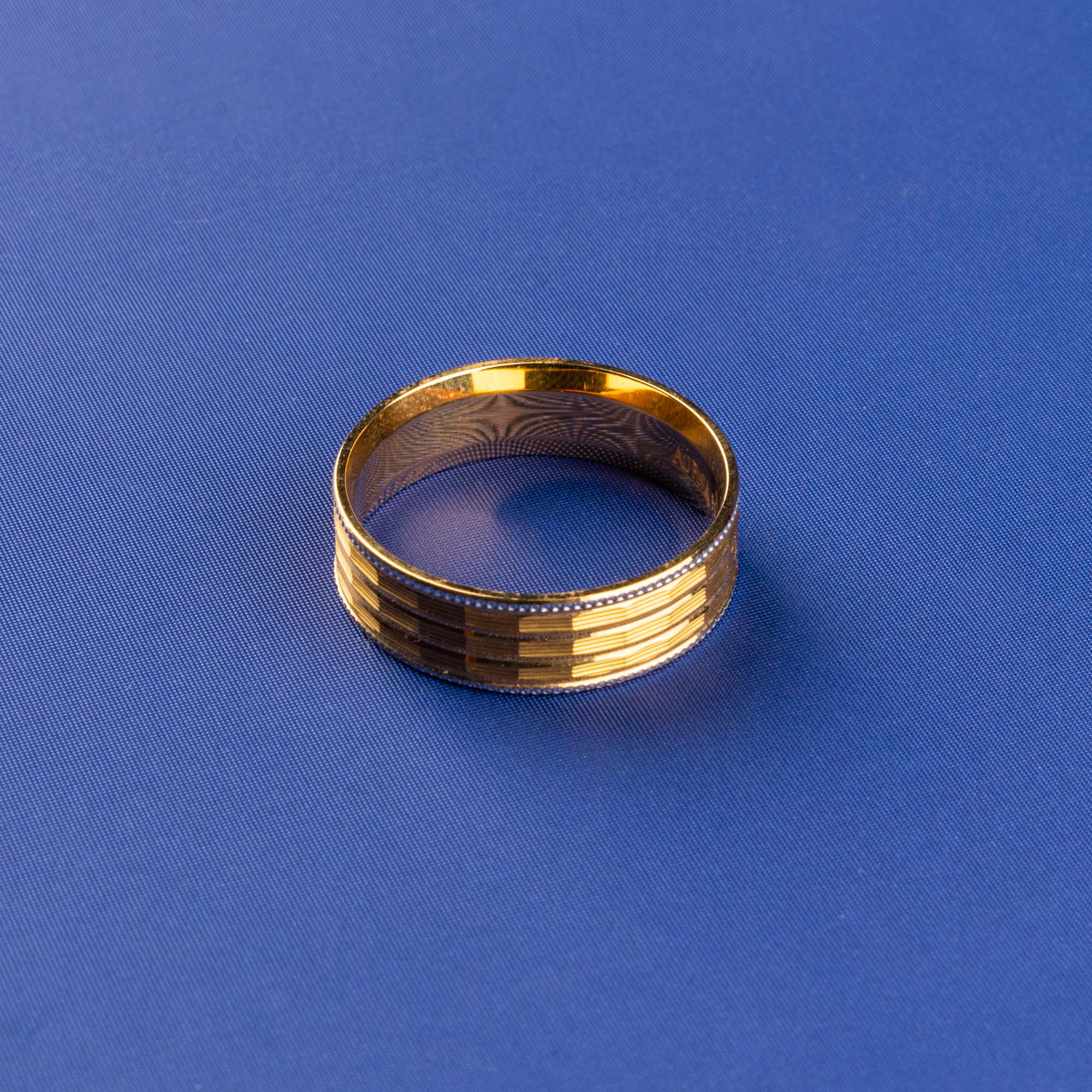 Captivating Two-Tone 22K Gold Band Ring