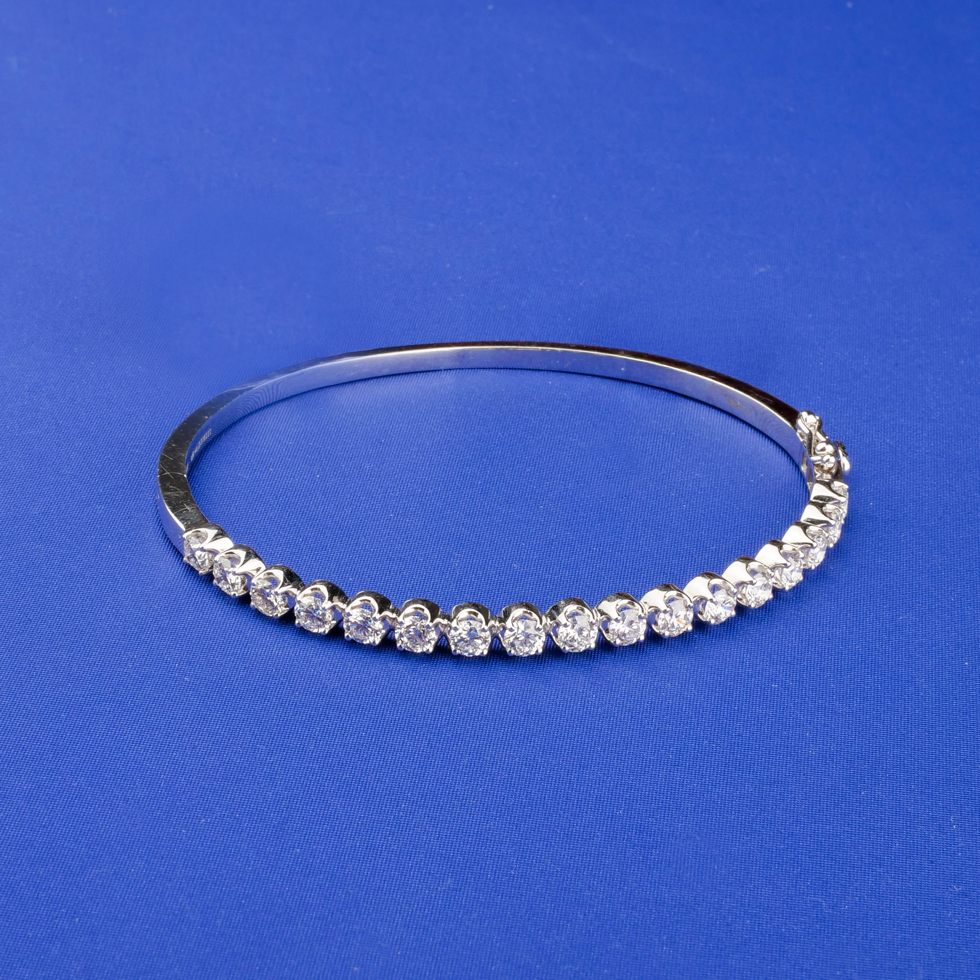 18K White Gold Diamond Bangle/Bracelet