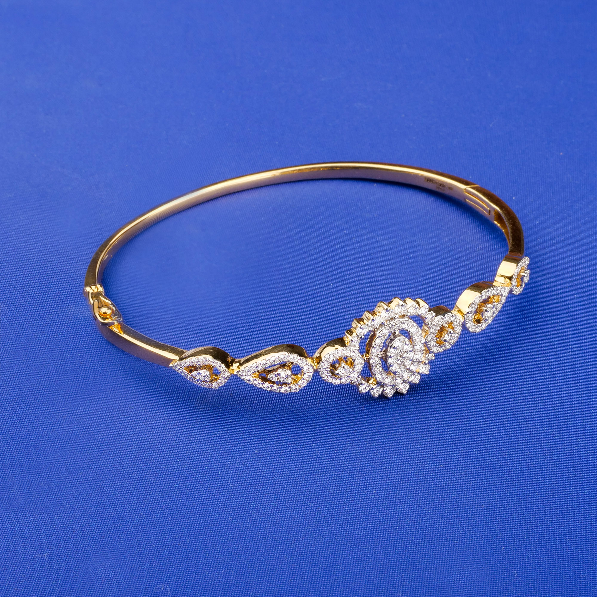 18K Yellow Gold Diamond Bangle/Bracelet