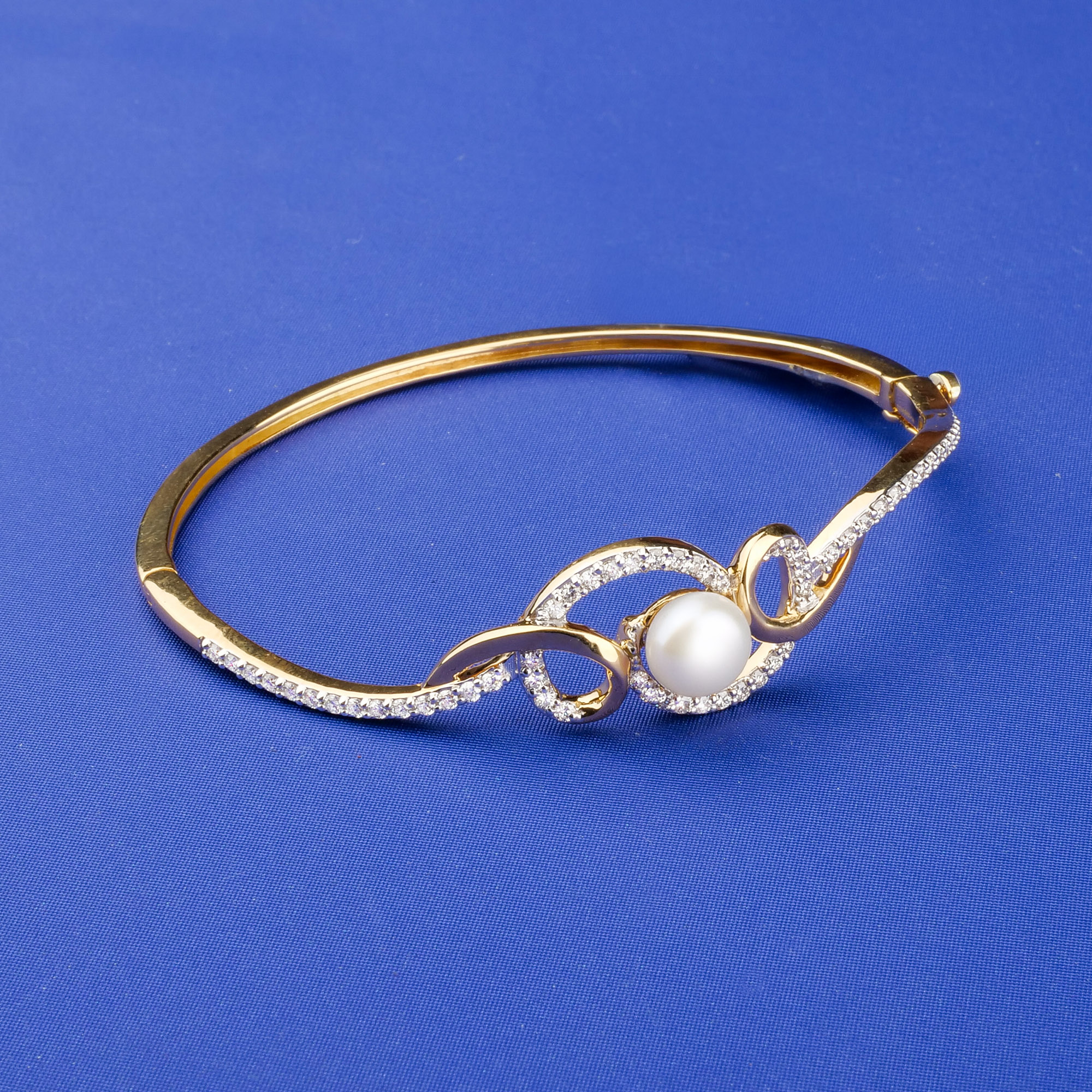 18K Yellow Gold Diamond Pearl Bangle/Bracelet