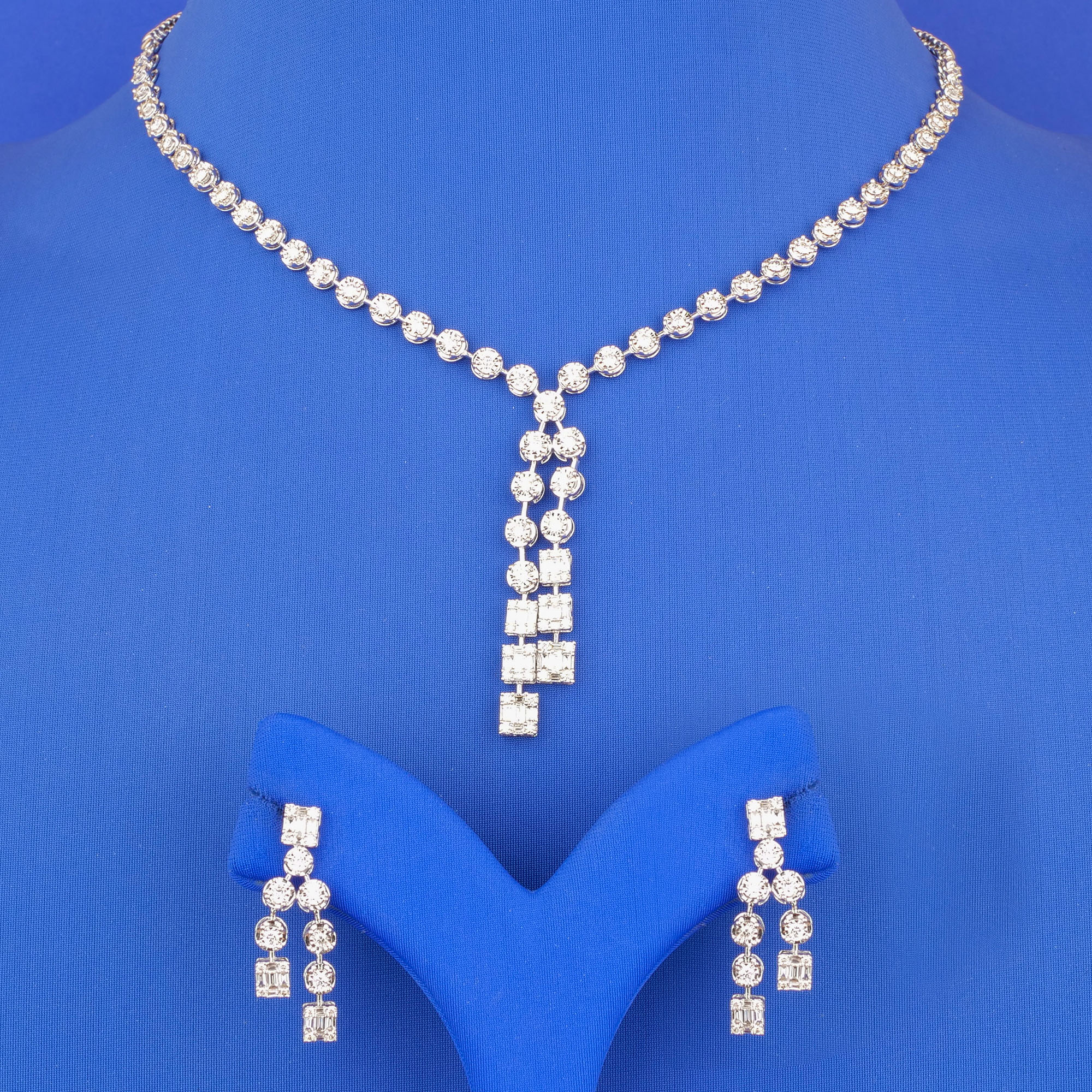 18K WG Diamond NE Set