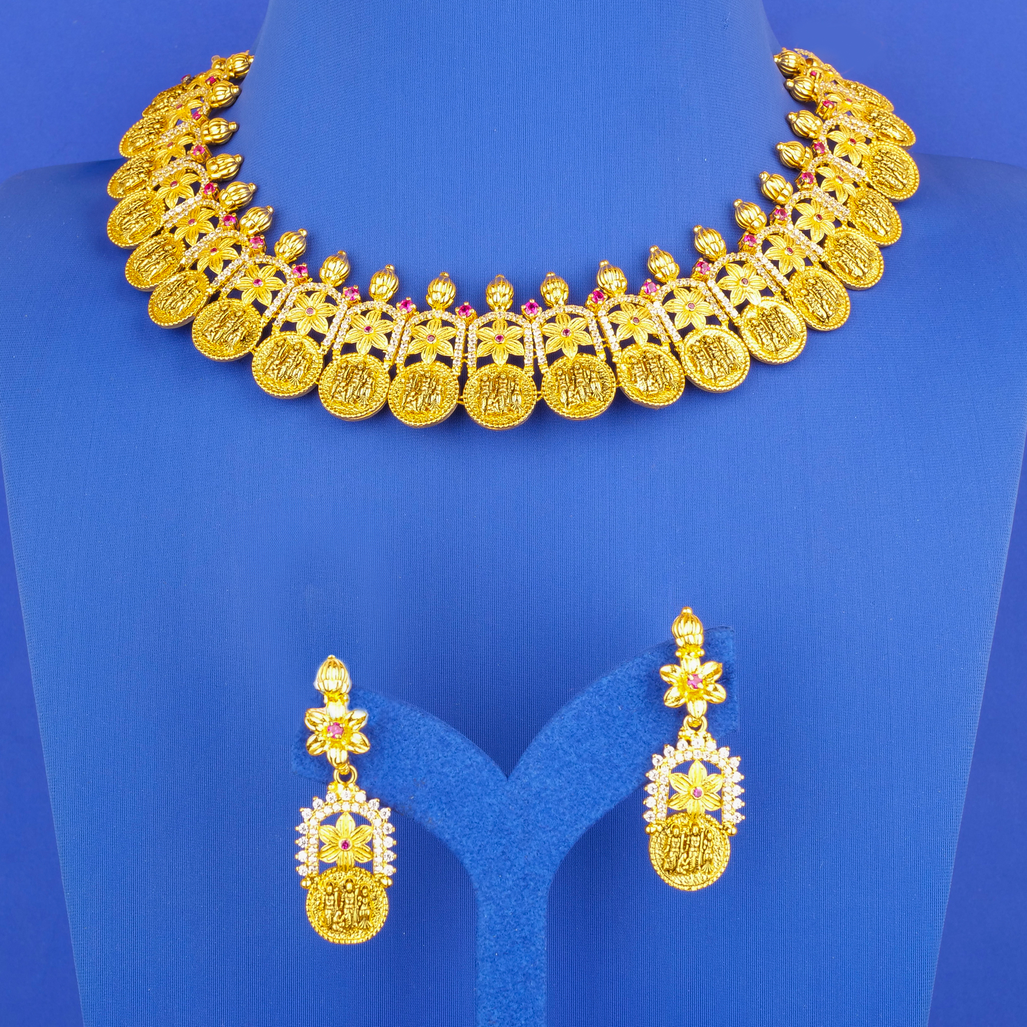 22K Gold 'Antique' NE Set