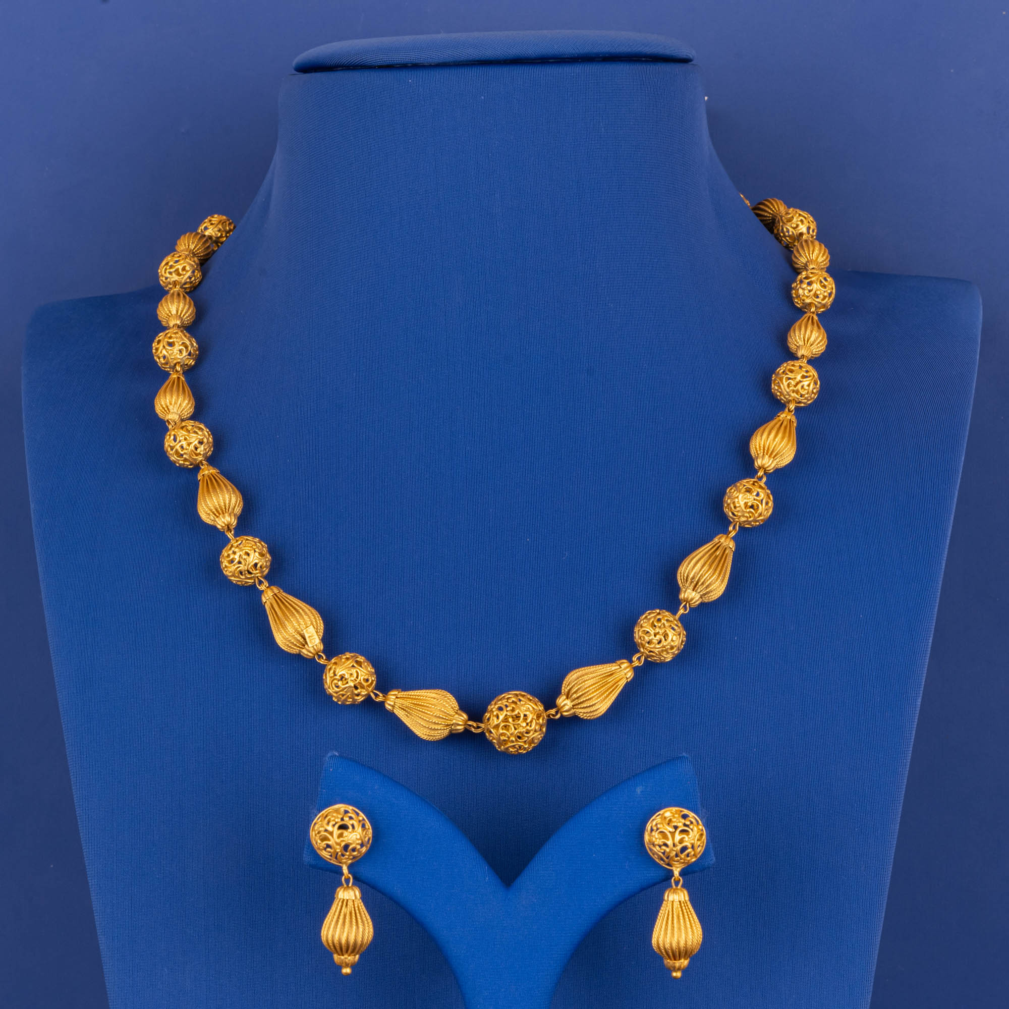 22K 'Antique' Gold Necklace and Earring Set